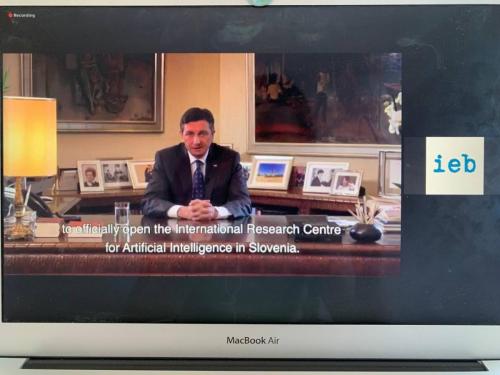 photo5438145788011197279