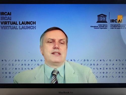 photo5438145788011197281